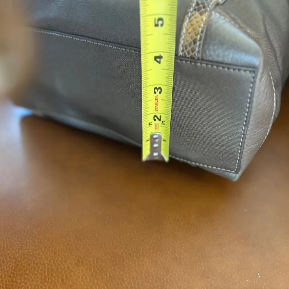Brighton "Pretty Tough Reed" tote bag in a silver or zinc pearl - Picture 13 of 16
